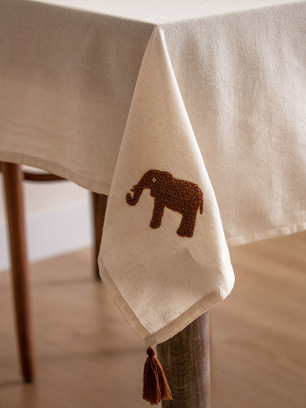 LCW HOME Elephant Embroidered Tablecloth 150x150 cm -S2LF31Z8-F9C