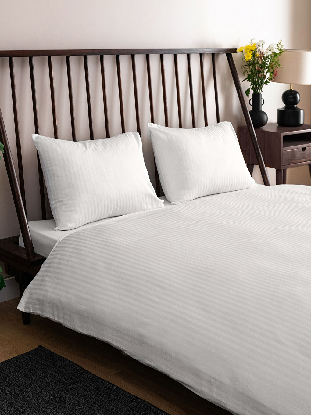 Beyaz Çizgili Pamuk Saten Çift Kişilik Nevresim Seti