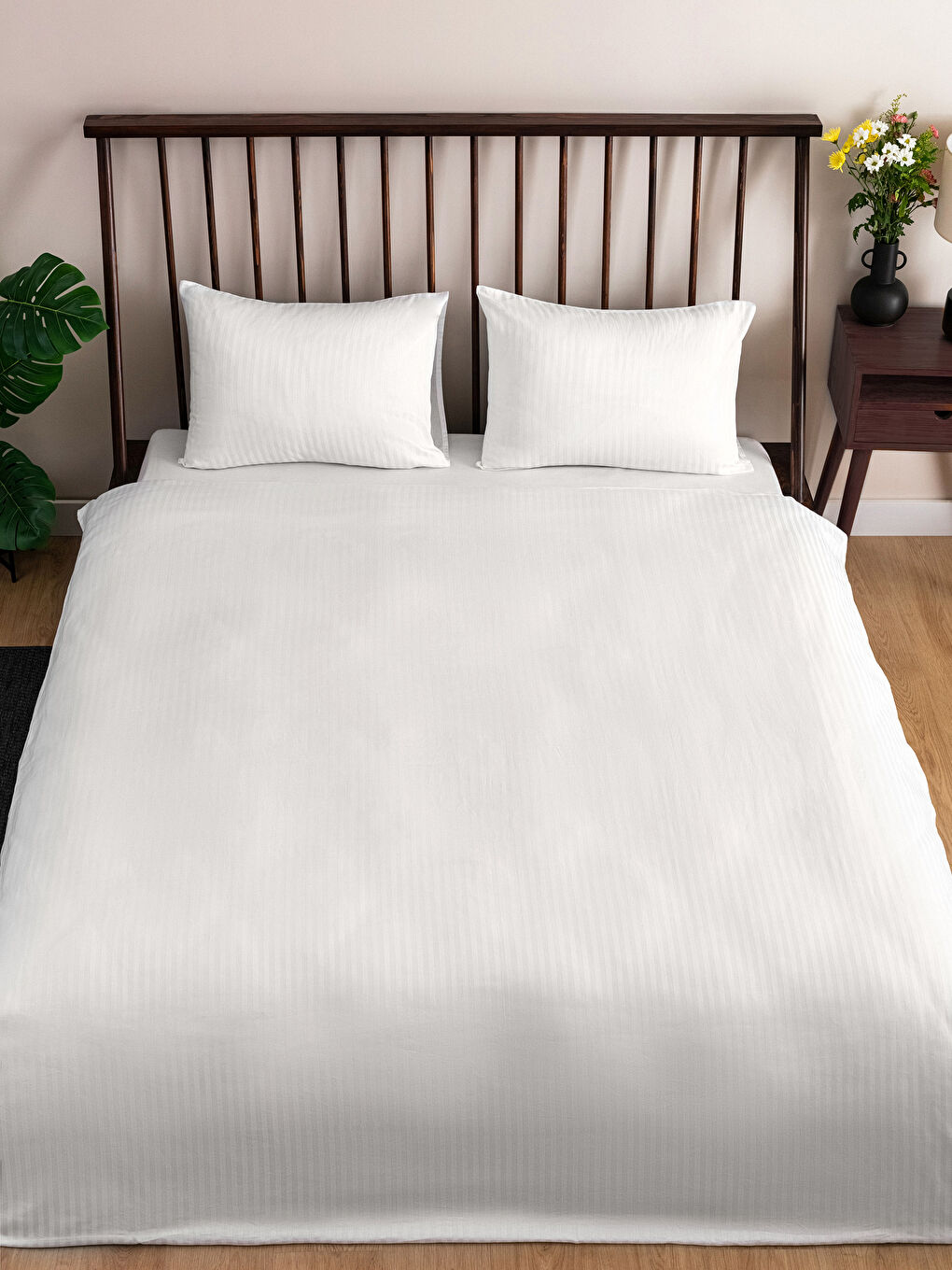 Beyaz Çizgili Pamuk Saten Çift Kişilik Nevresim Seti-1