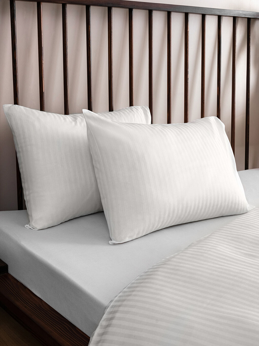 Beyaz Çizgili Pamuk Saten Çift Kişilik Nevresim Seti-2