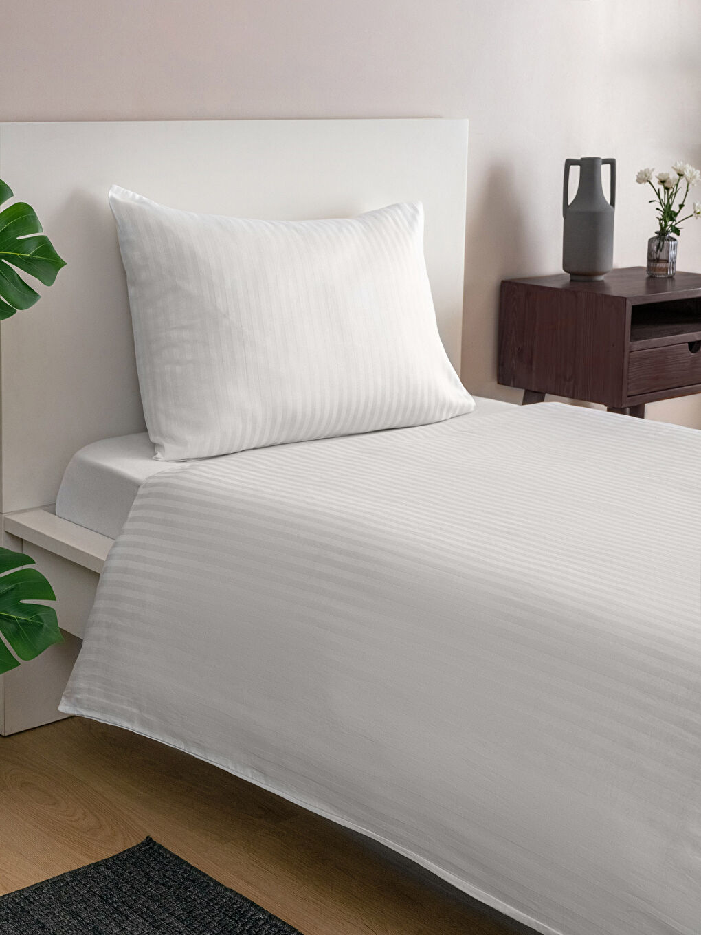 Beyaz Çizgili Pamuk Saten Tek Kişilik Nevresim Seti