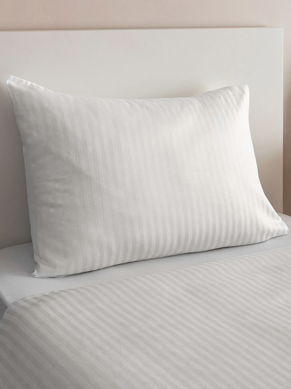 Beyaz Çizgili Pamuk Saten Tek Kişilik Nevresim Seti-2