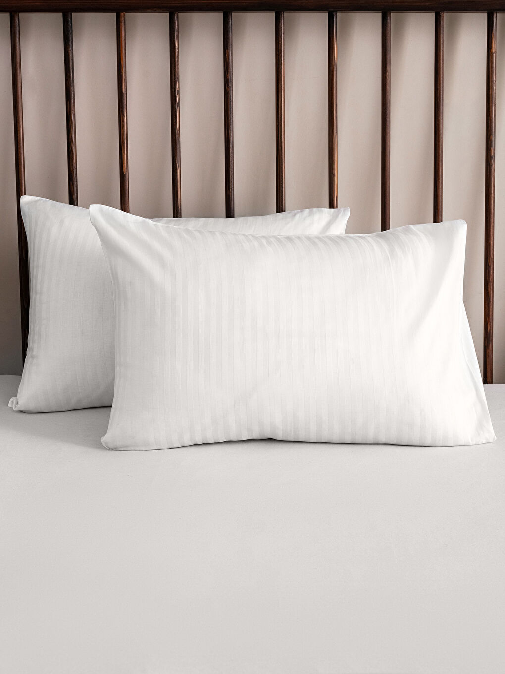 Beyaz Çizgili Pamuk Saten Battal Boy Çift Kişilik Nevresim Seti-2