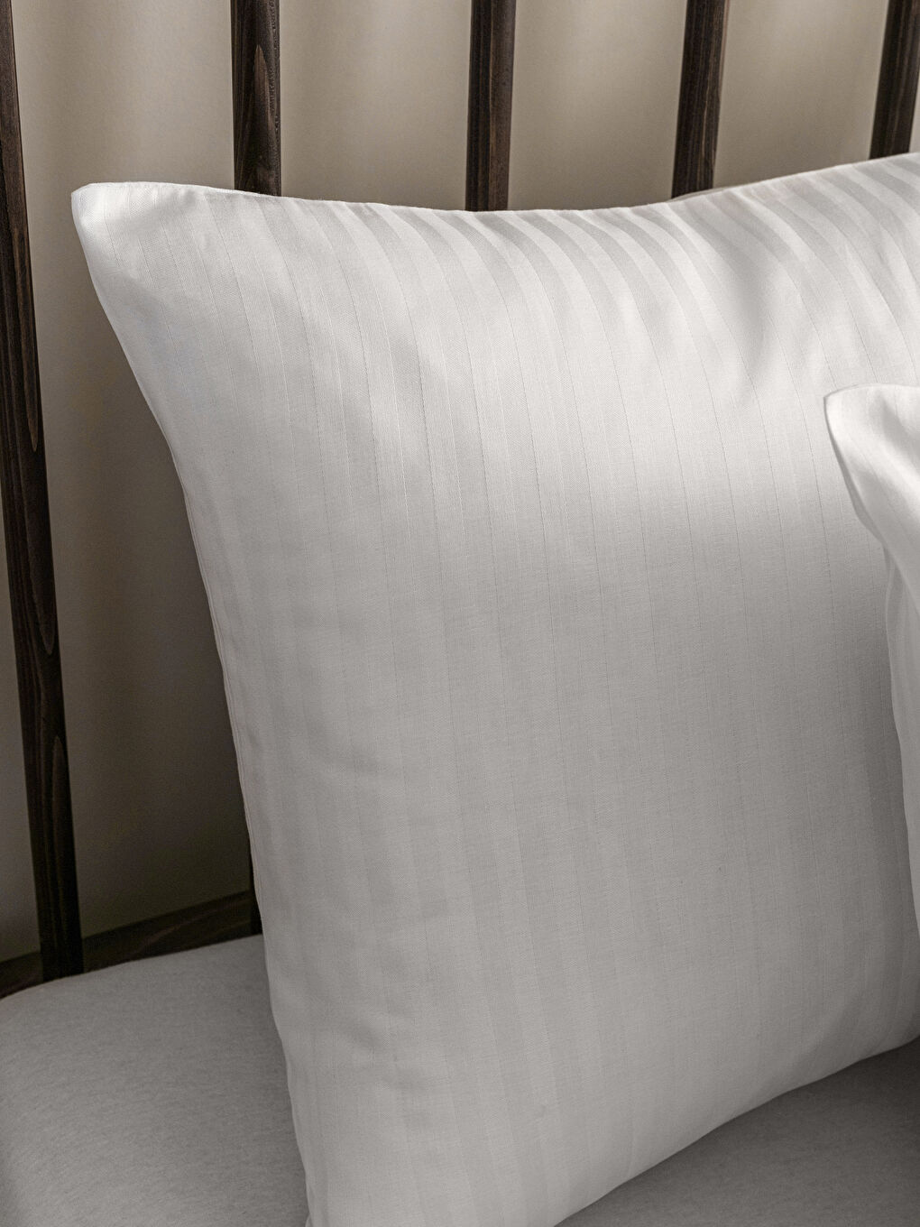 Beyaz Çizgili Pamuk Saten Battal Boy Çift Kişilik Nevresim Seti-3