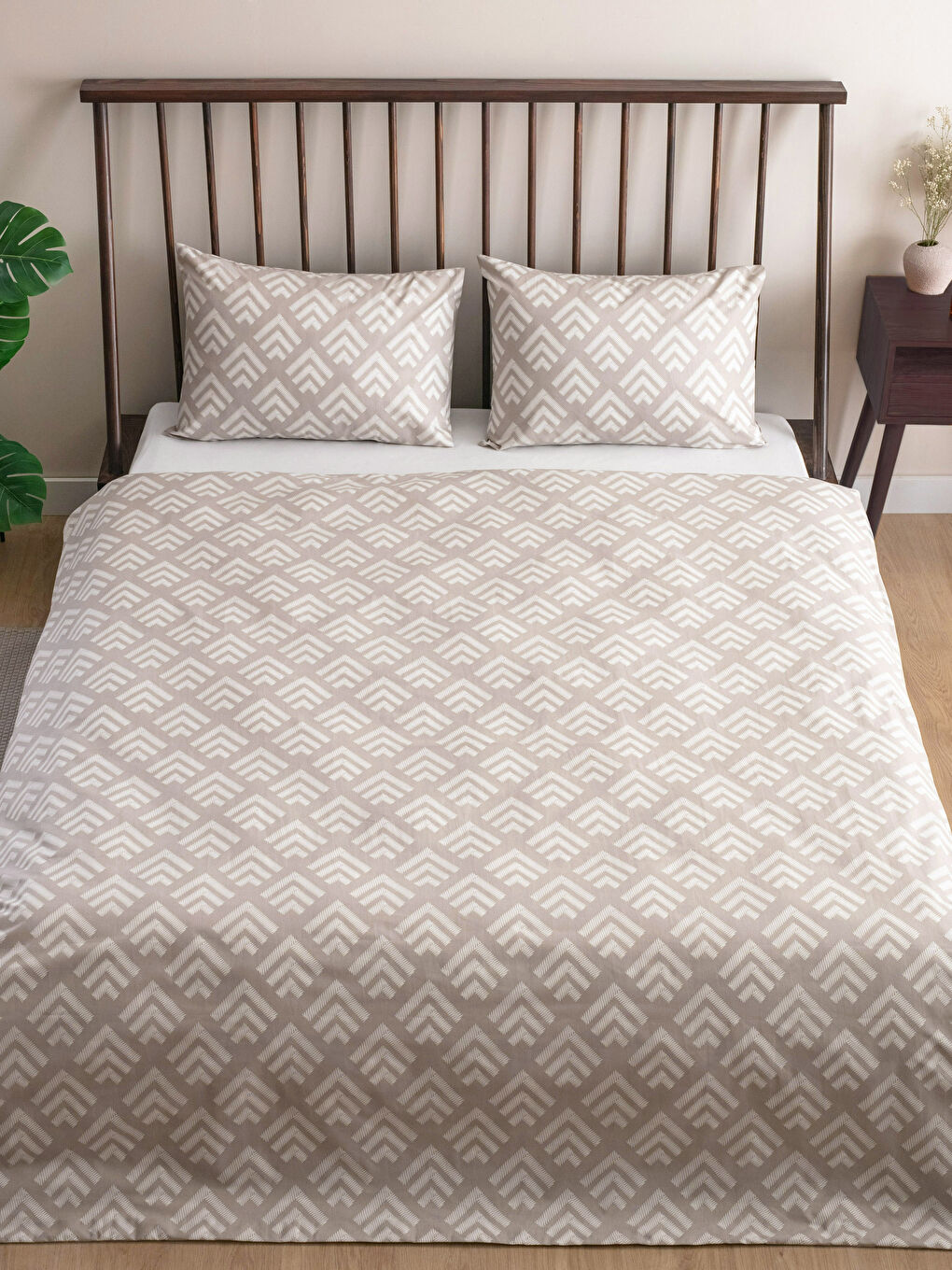 Bej Desenli Çift Kişilik Nevresim Seti-1