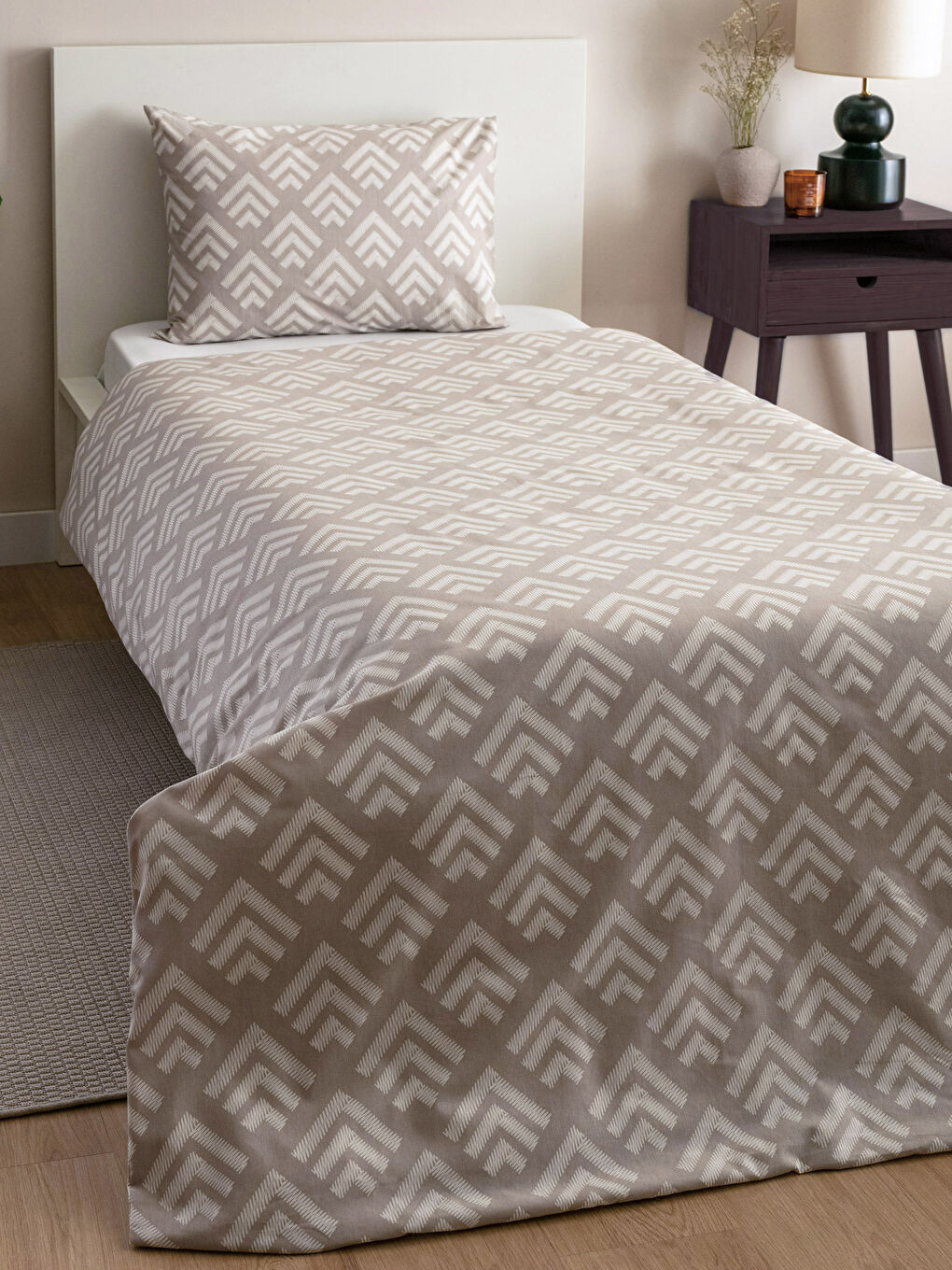 Bej Desenli Tek Kişilik Nevresim Seti