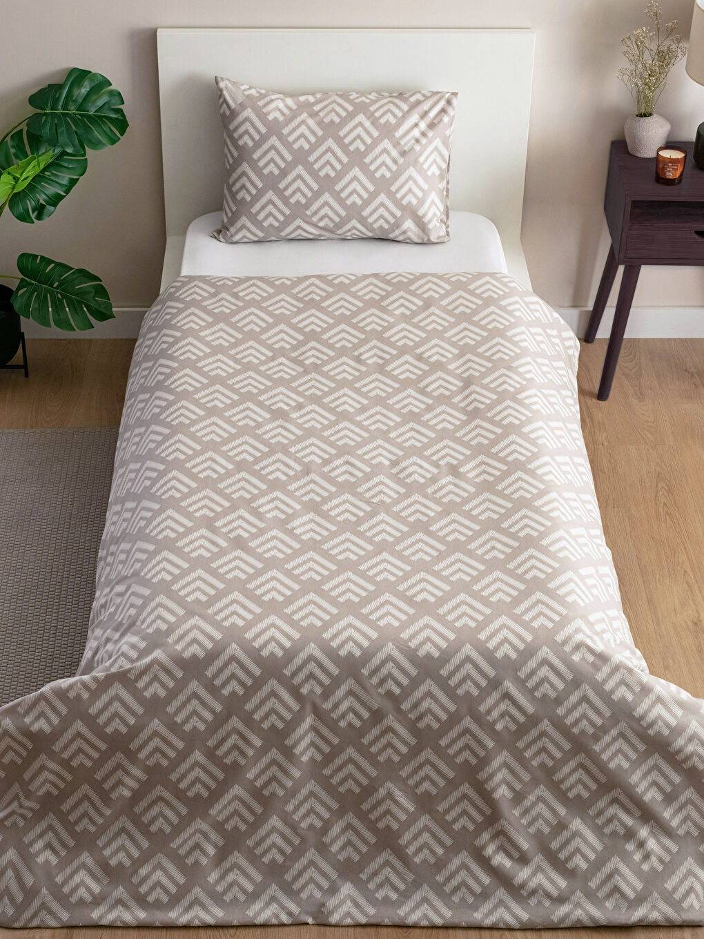 Bej Desenli Tek Kişilik Nevresim Seti-1