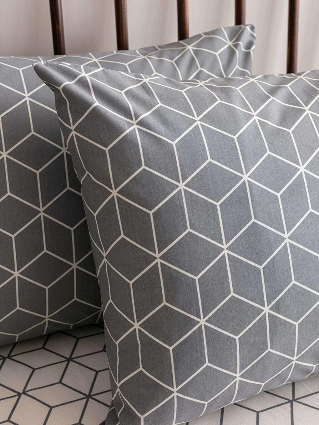 Gri Desenli Pamuklu Çift Kişilik Nevresim Takımı-3