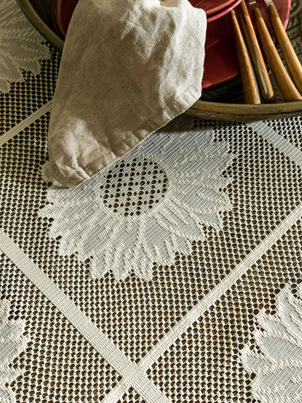 LCW HOME Bej Dantel İşlemeli Masa Örtüsü 150x150 cm - 3