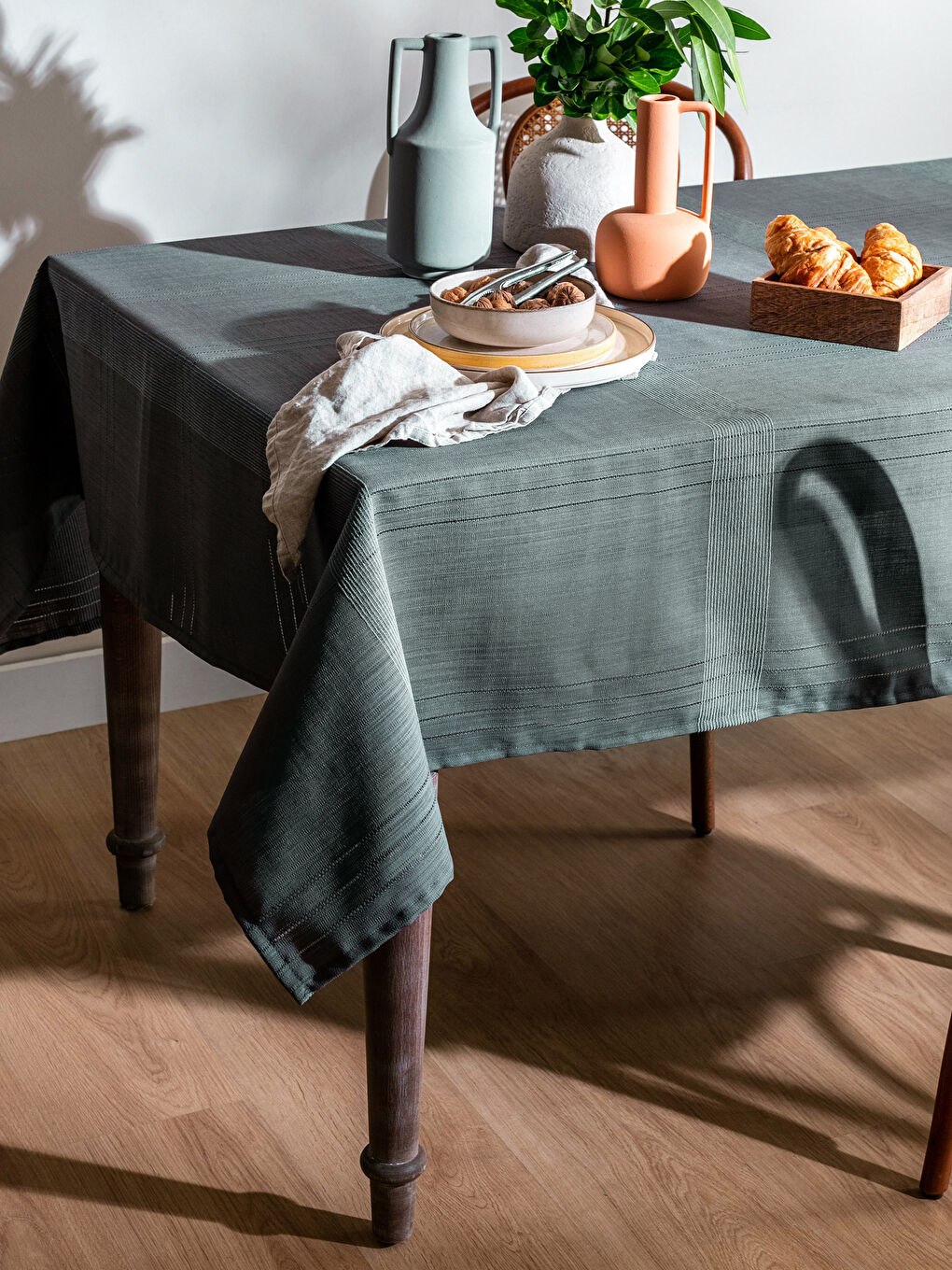 مفرش مائدة مخطط 150x200 سم