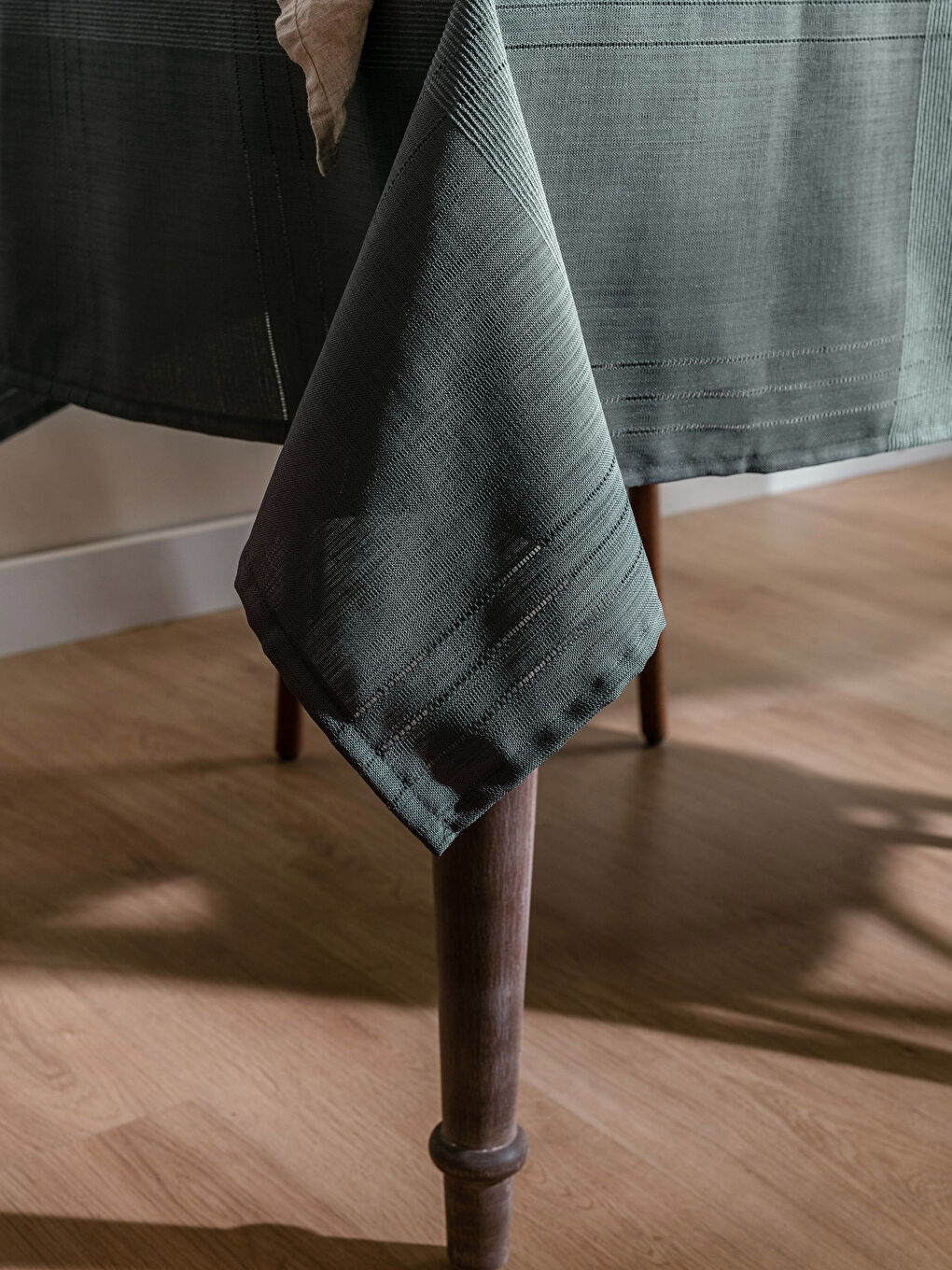 مفرش مائدة مخطط 150x200 سم-2