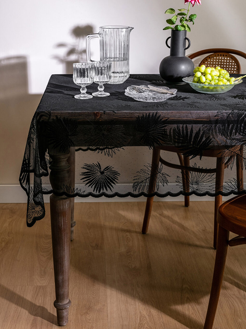 مفرش طاولة دانتيل مْطَرّْز 150x200 سم-1