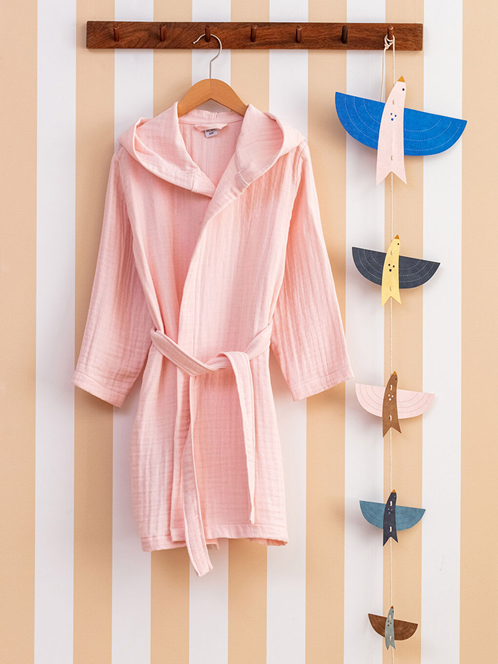 Schlichter Baumwoll-Kinderbademantel mit Kapuze aus Musselin