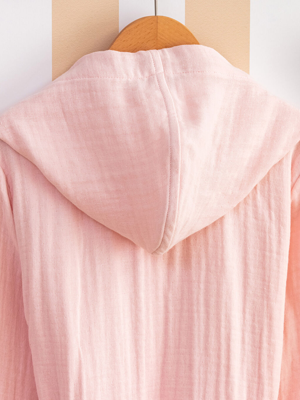 Schlichter Baumwoll-Kinderbademantel mit Kapuze aus Musselin-3