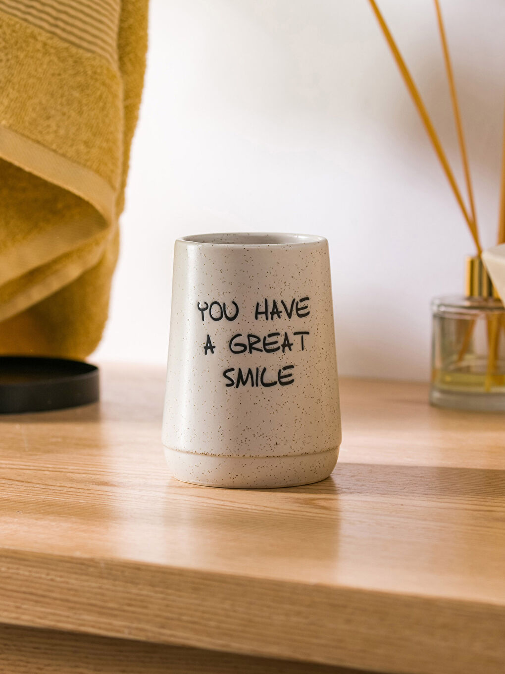 LCW HOME Zahnbürstenhalter aus Keramik mit Slogan-Druck 8x10 cm -S33504Z8-LQB