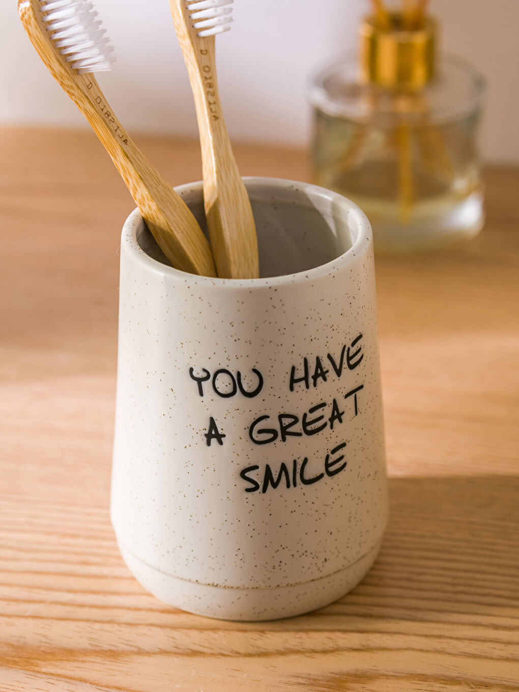 LCW HOME Zahnbürstenhalter aus Keramik mit Slogan-Druck 8x10 cm -S33504Z8-LQB
