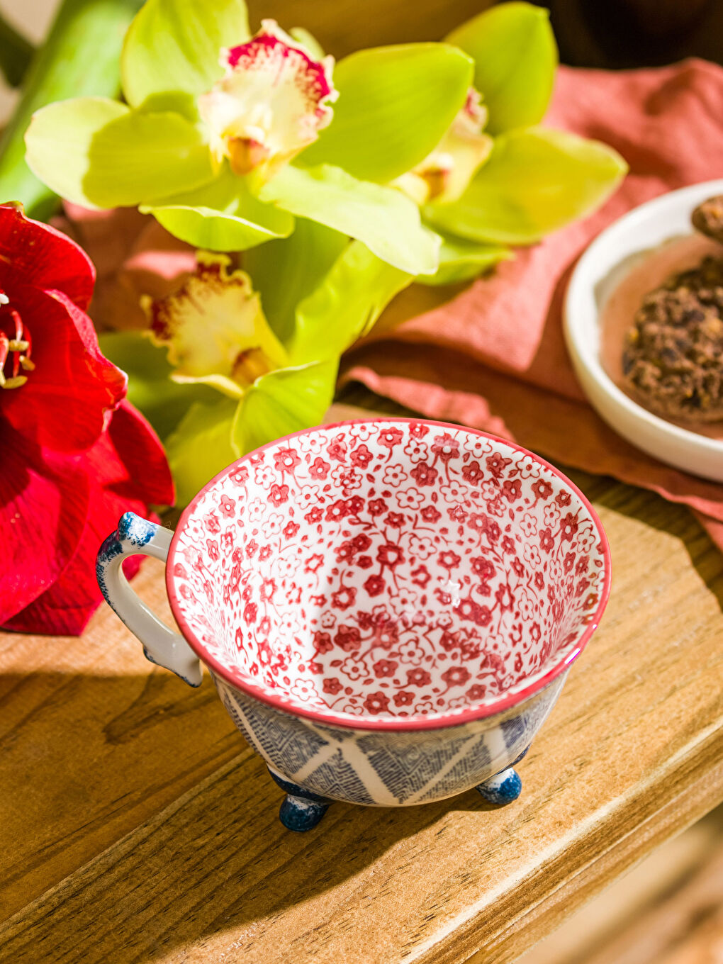 Karışık Desenli Porselen Ayaklı Kupa 13x11 cm-1