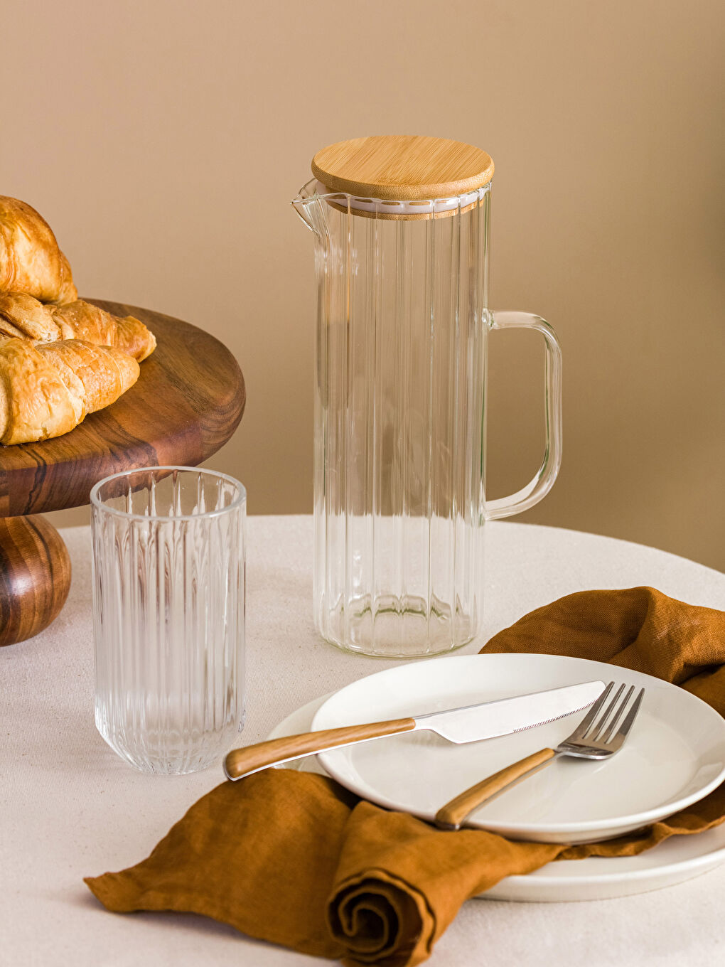 Renksiz Kapaklı Cam Sürahi 1250 ml-1