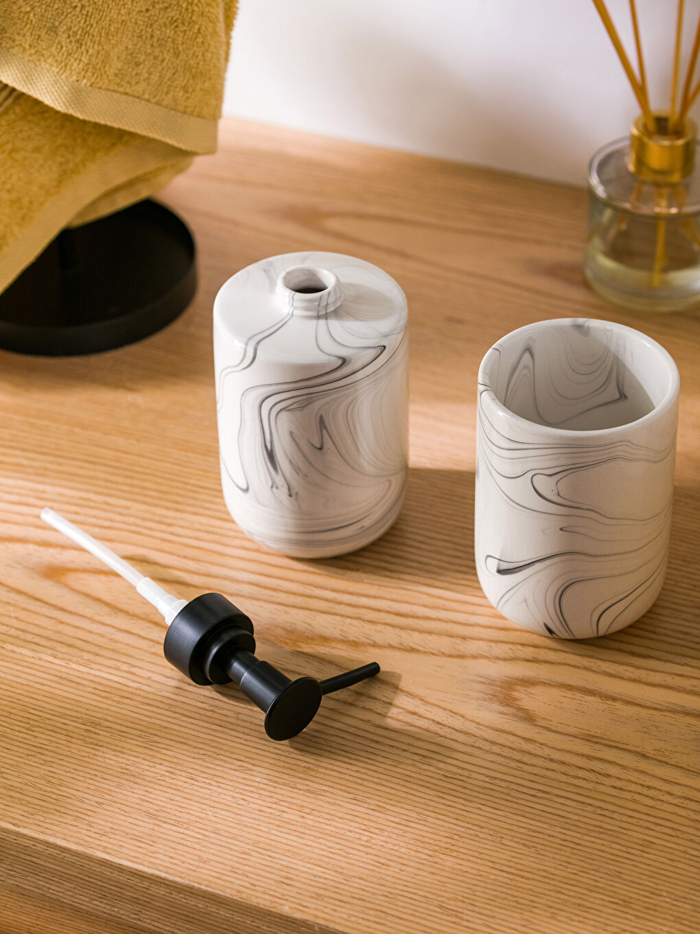 Gri Seramik Sıvı Sabunluk ve Diş Fırçalık-2