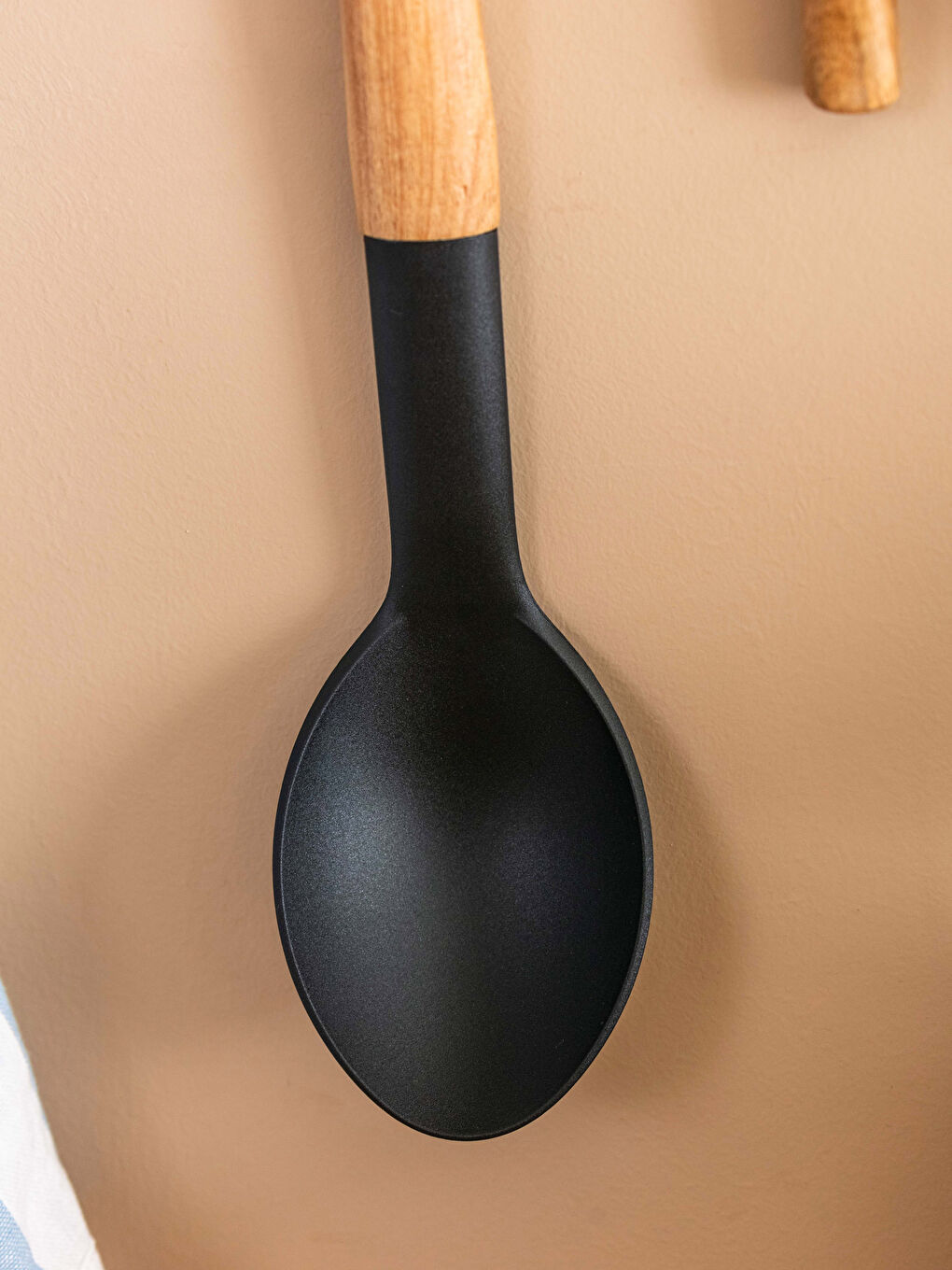 Servirna kašika sa drvenom drškom 31 cm-2