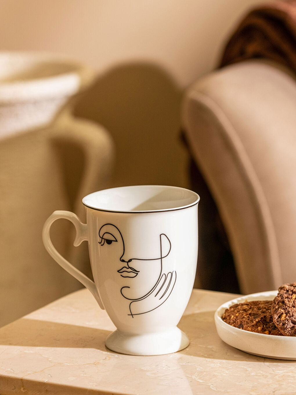 Siyah Yüz Baskılı Porselen Kupa 300 ml-1