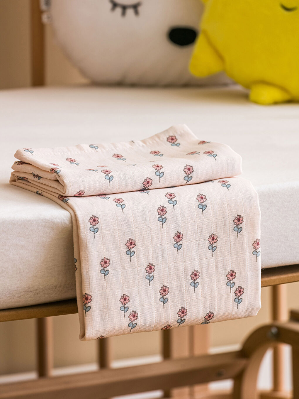 Ekru Baskılı Kız Bebek Müslin Bez 90x100 cm-1