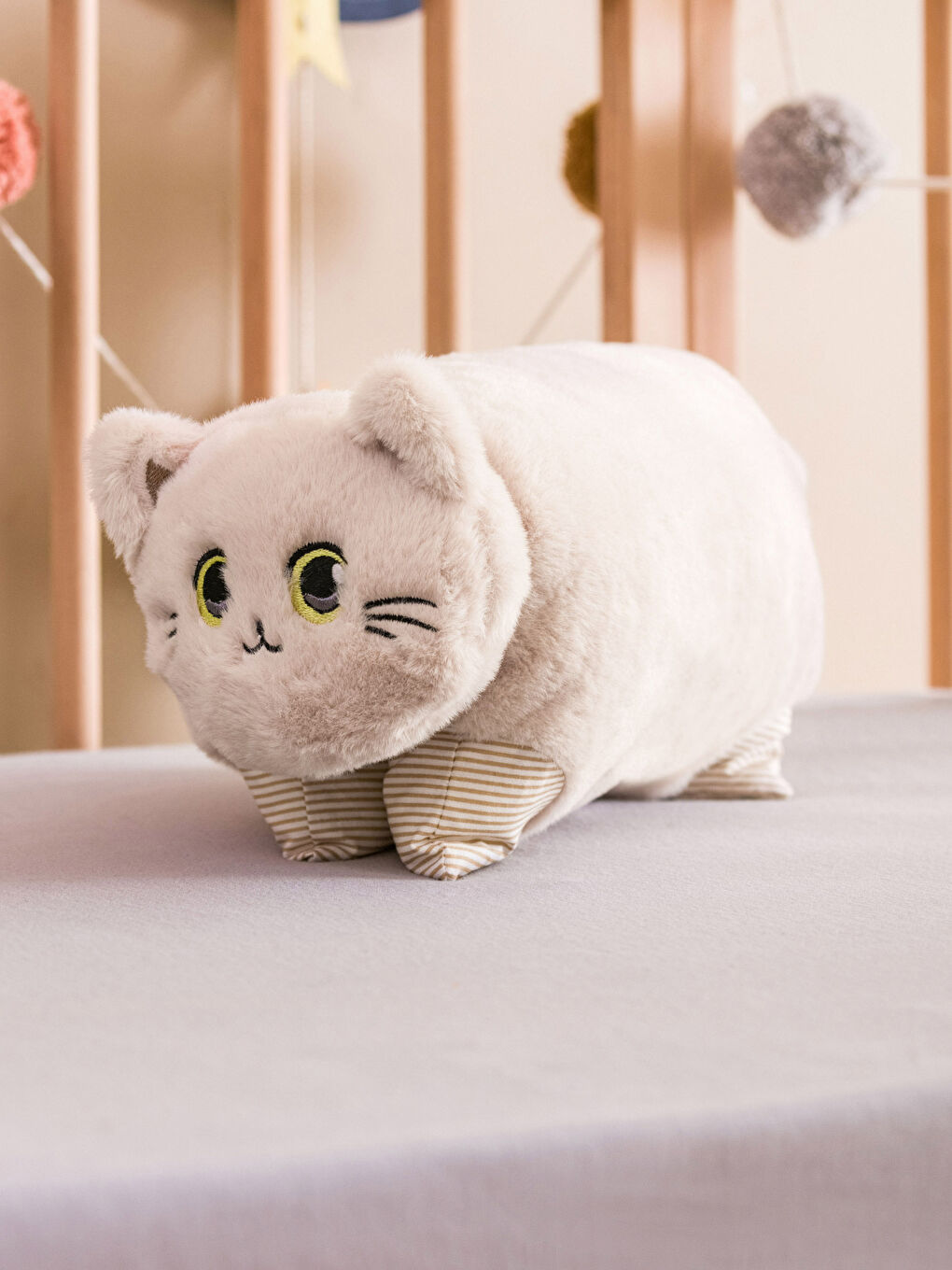 Bej Kedi Figürlü Pelüş Bebek Kırlent 28x40 cm-1