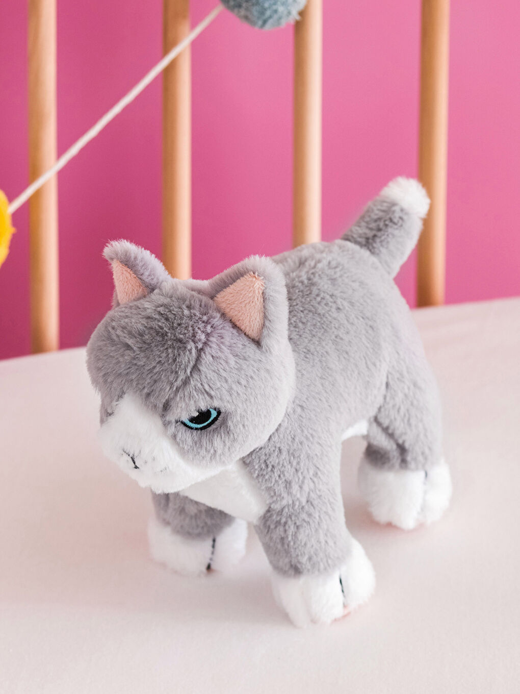 Gri Pelüş Dolgulu Kedi Bebek Kırlent 23x27 cm-1