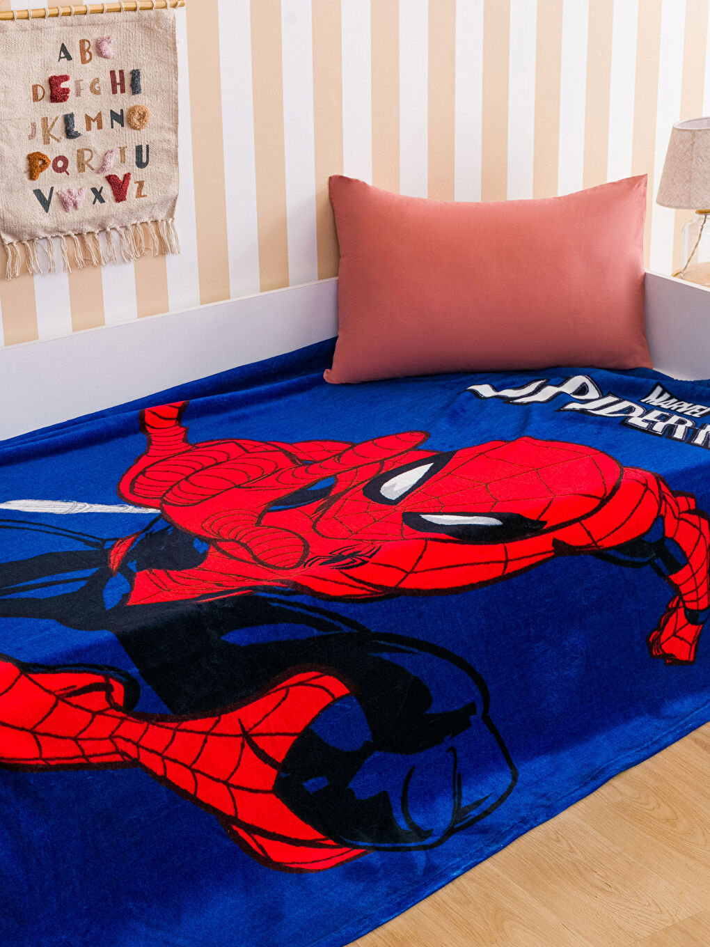 LCW HOME Spiderman Printed Wellsoft Kids Blanket 150x200 Cm -S3DE47Z4-LSJ
