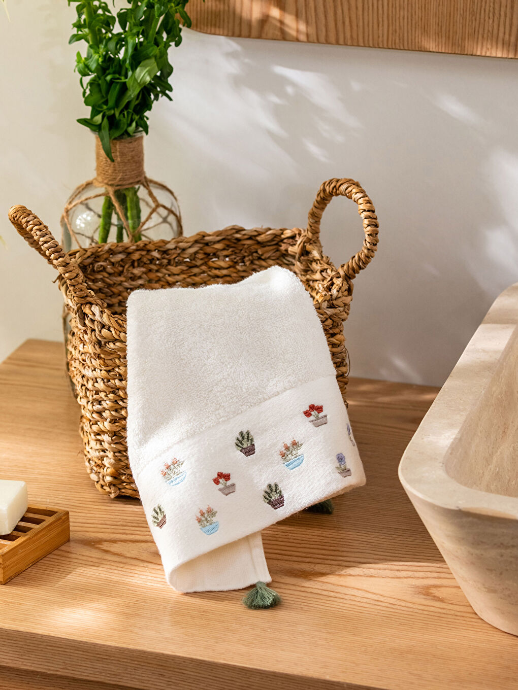 Flower Embroidery Tasseled Face Towel 50x80 Cm