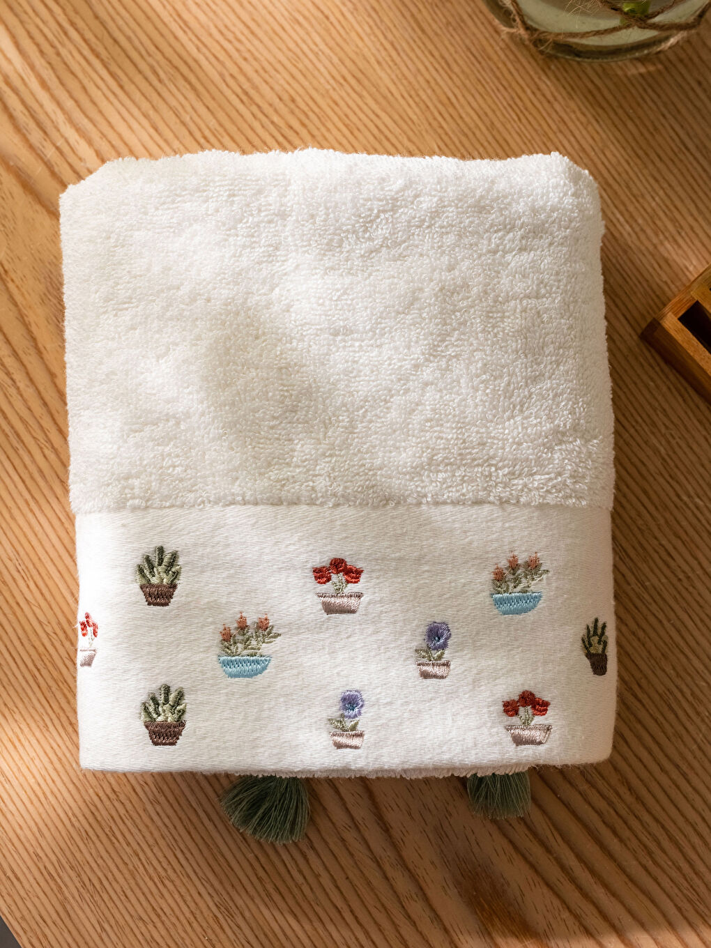 Flower Embroidery Tasseled Face Towel 50x80 Cm-2