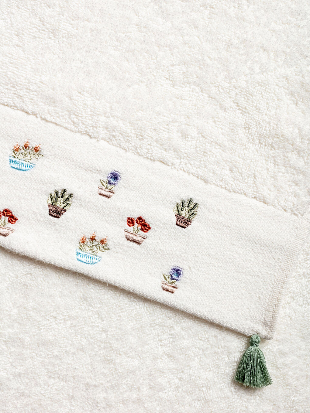 Flower Embroidery Tasseled Face Towel 50x80 Cm-3