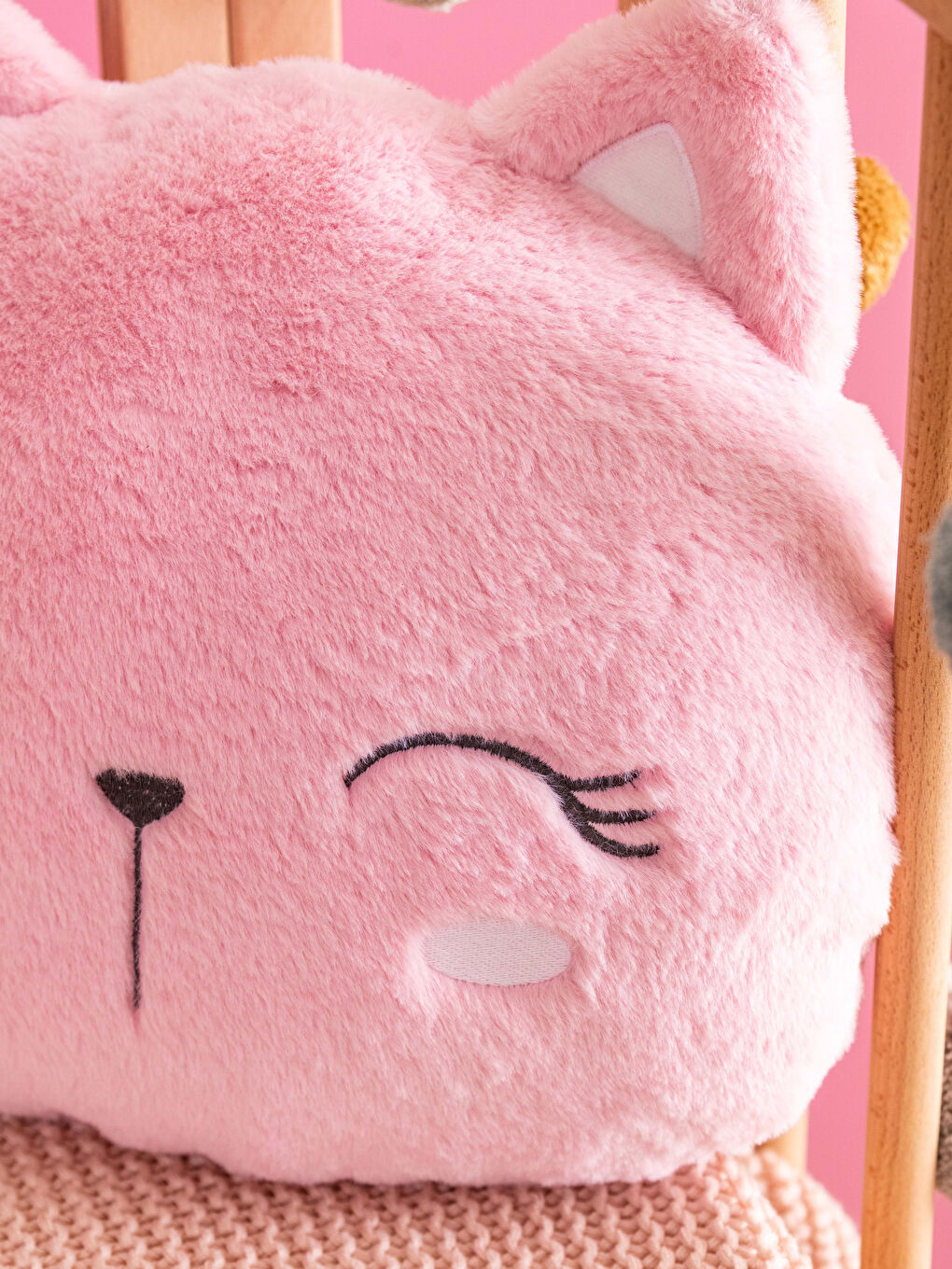 Coussin bébé en peluche brodé Chat 35x45 cm-2