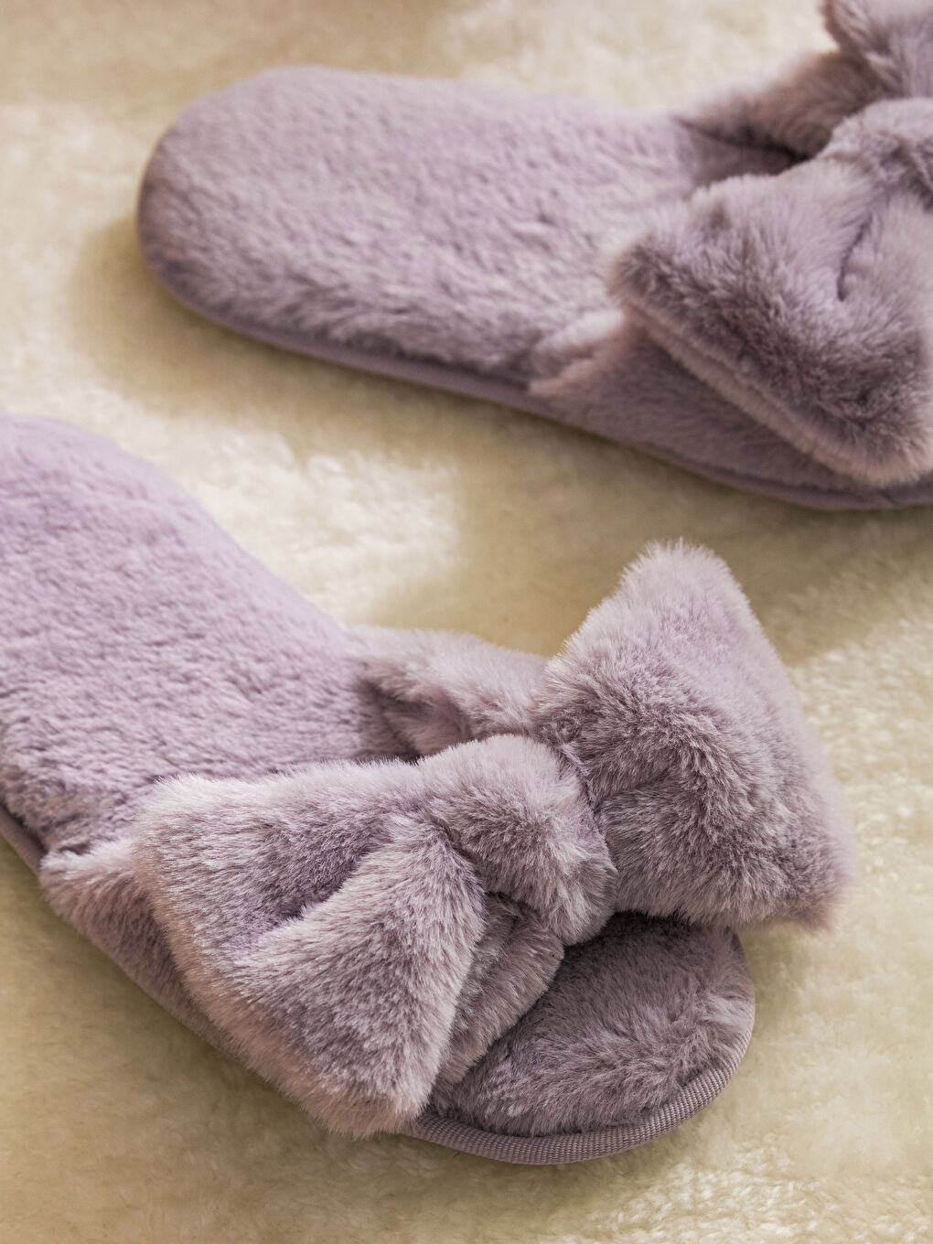 سليبر منزل للسيدات مزين بفيونكة قطيفة-2