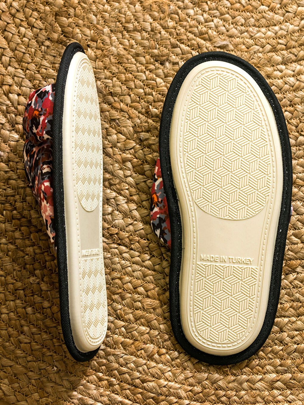 Karışık Desenli Önü Açık Kadın Ev Terliği-3