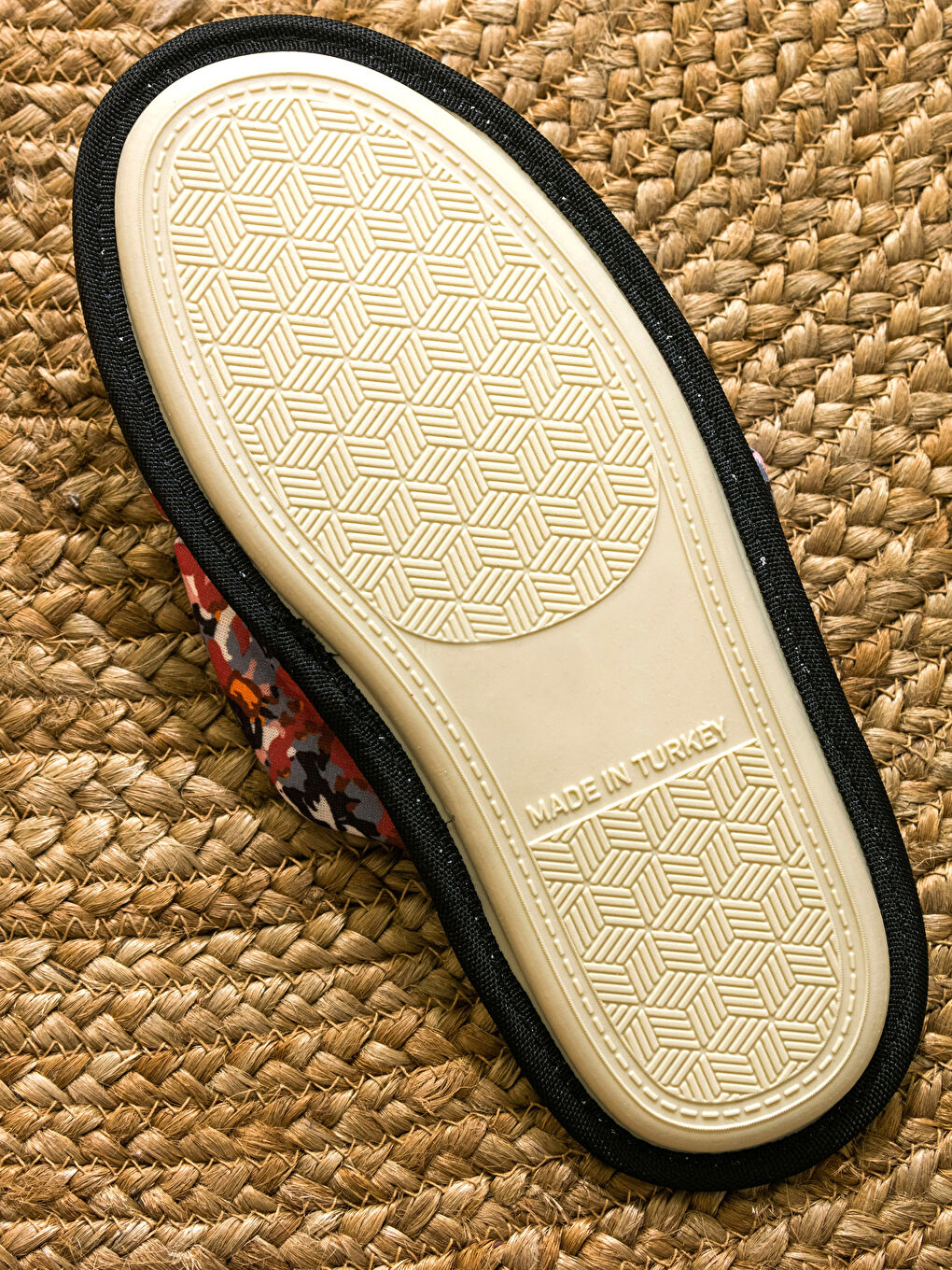 Karışık Desenli Önü Açık Kadın Ev Terliği-4