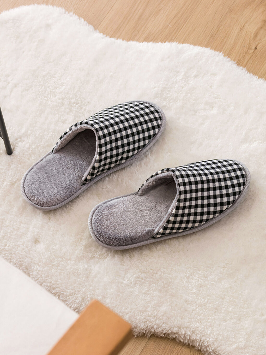 Closed Front Checkered Women's House Slippers-1