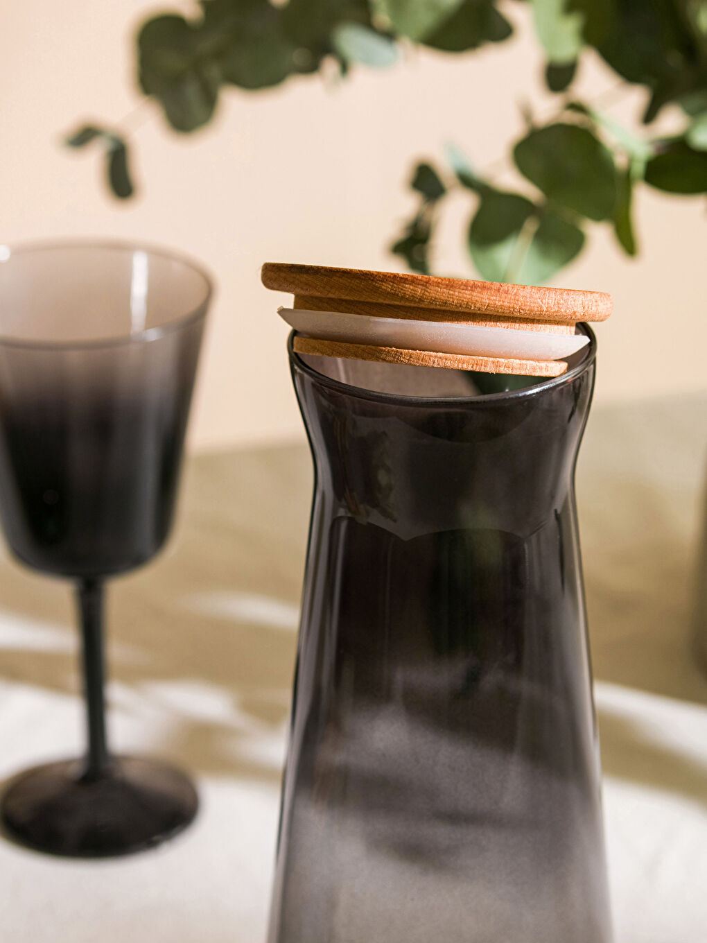 Siyah Ahşap Kapaklı Cam Sürahi 1150 ml-2