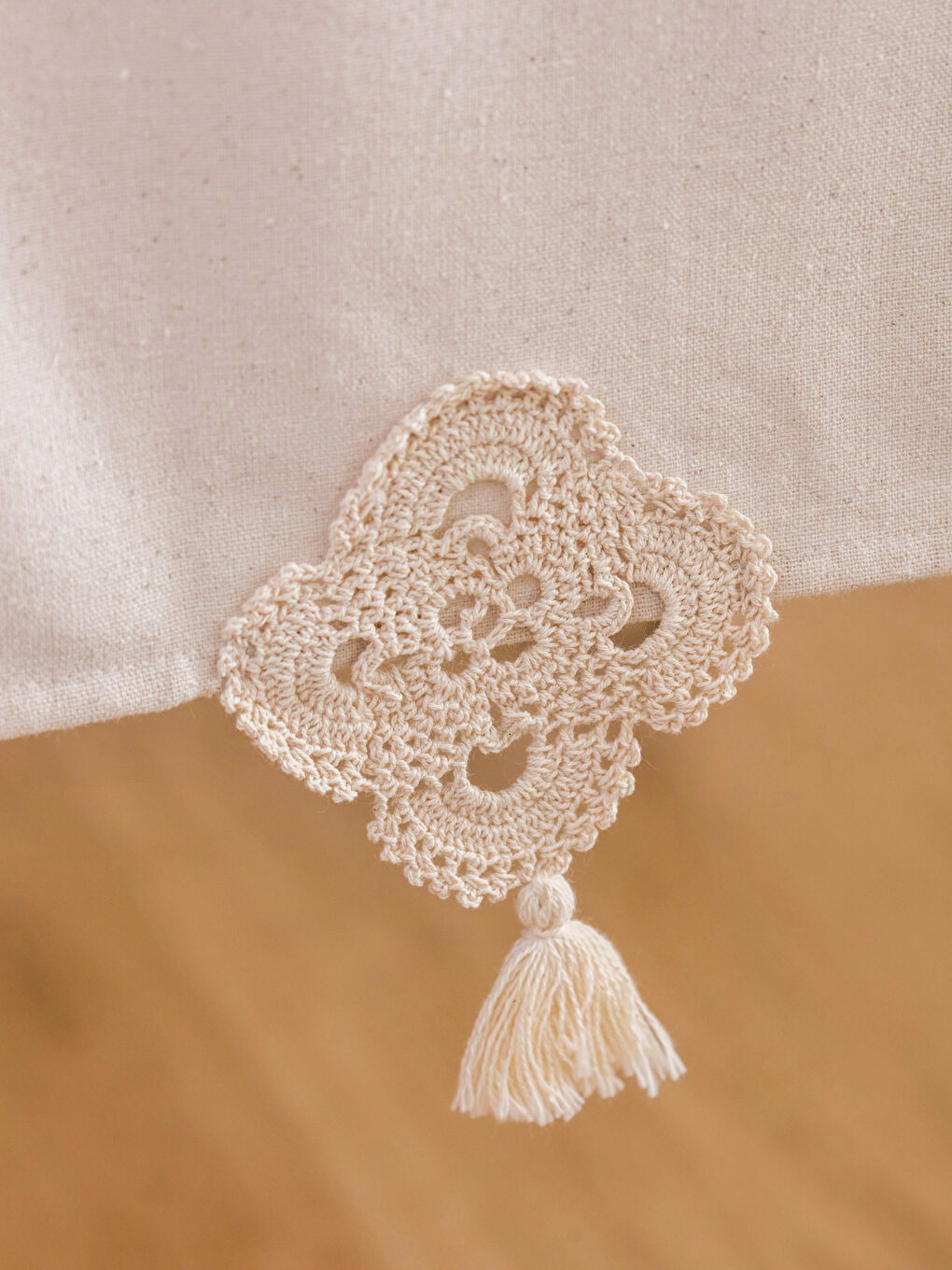 Ekru Dantel Detaylı Runner 45x150 cm-2