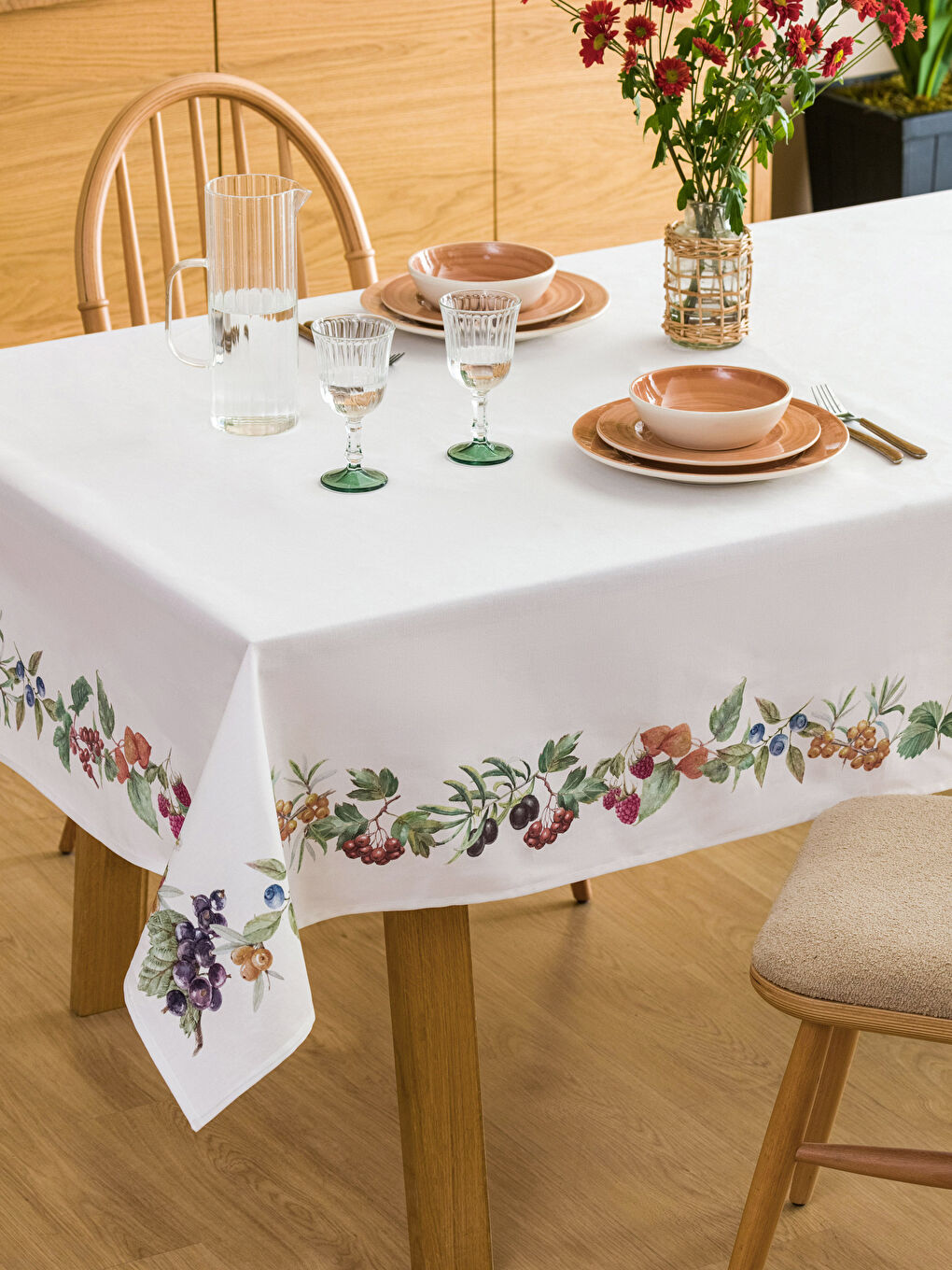 LCW HOME Meyve Desenli Masa Örtüsü 150x220 cm-1