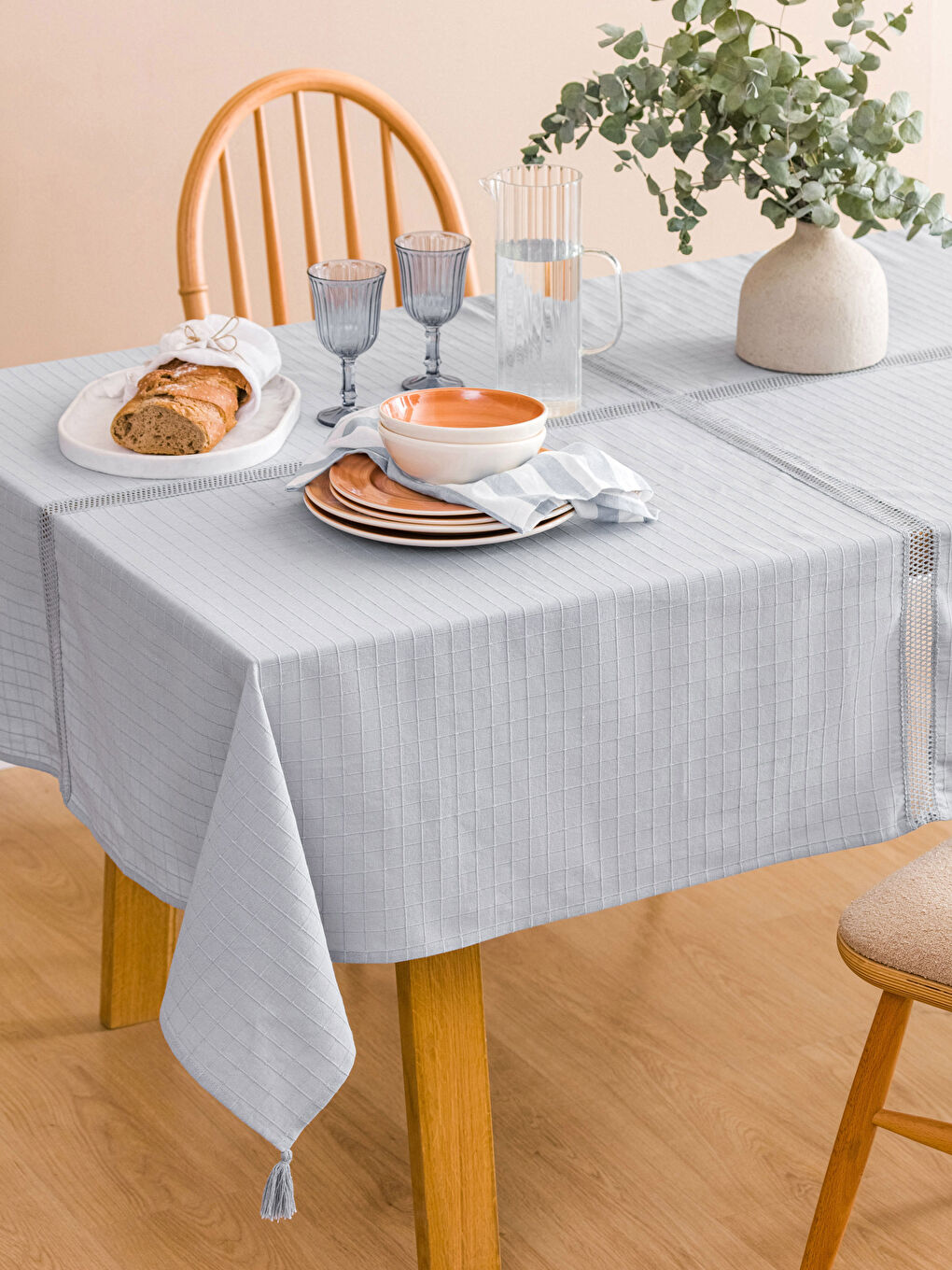 Mavi Püsküllü Dantel Detaylı Masa Örtüsü 150x220 cm