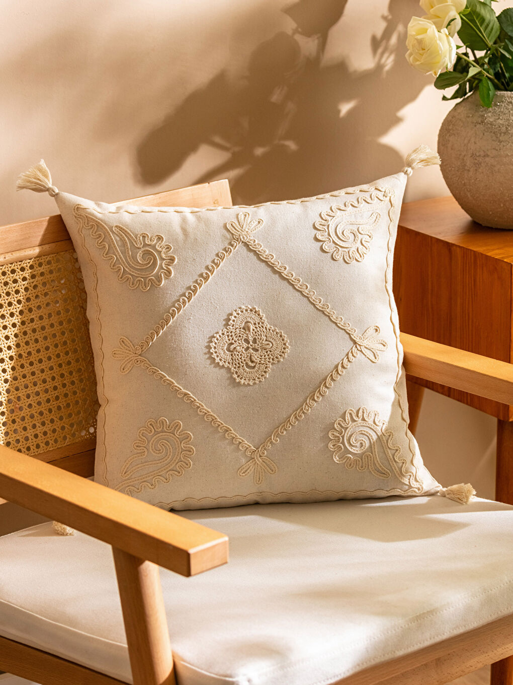 غطاء وسادة بتفاصيل دانتيل 45x45 سم