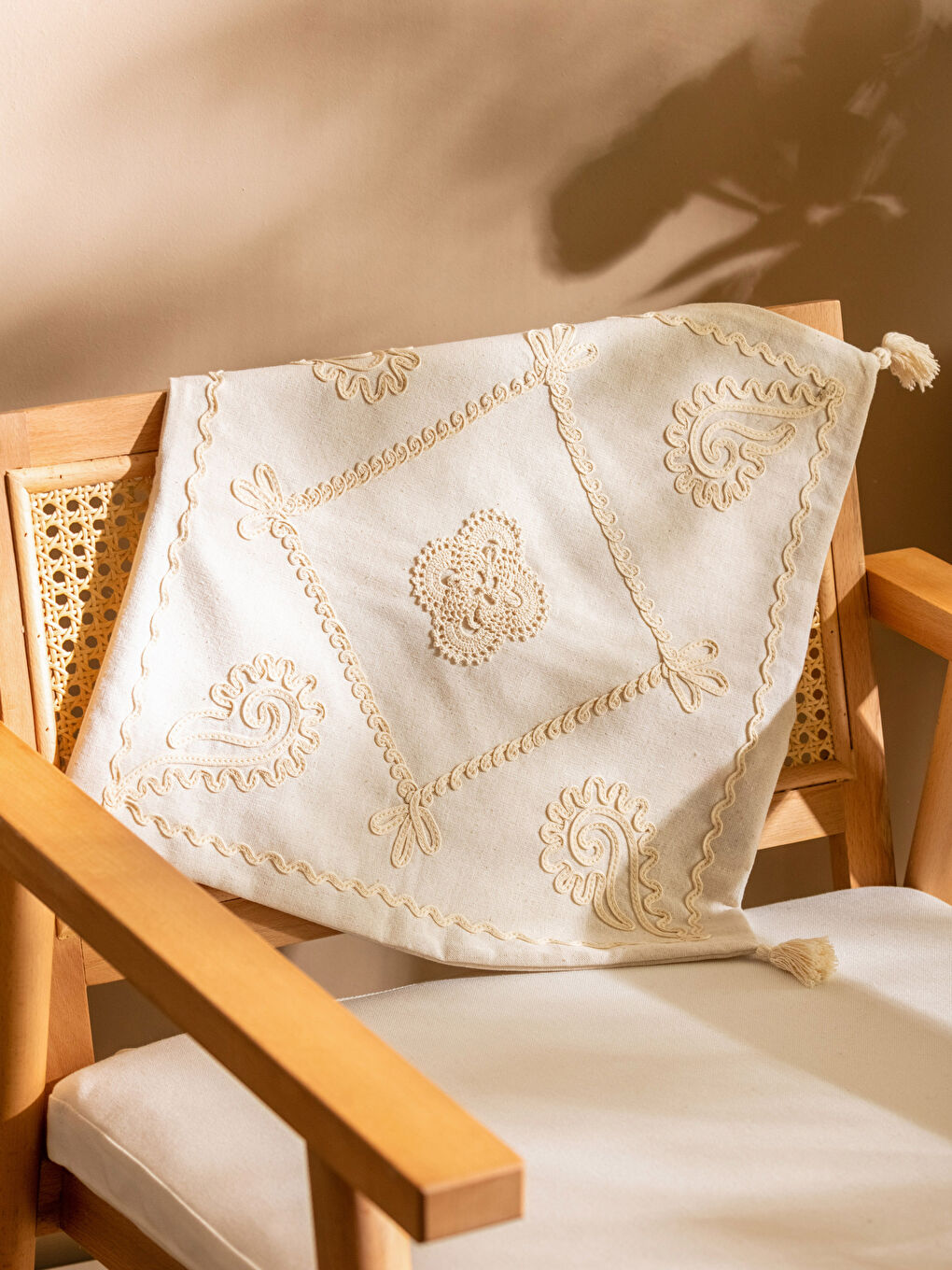 غطاء وسادة بتفاصيل دانتيل 45x45 سم-1