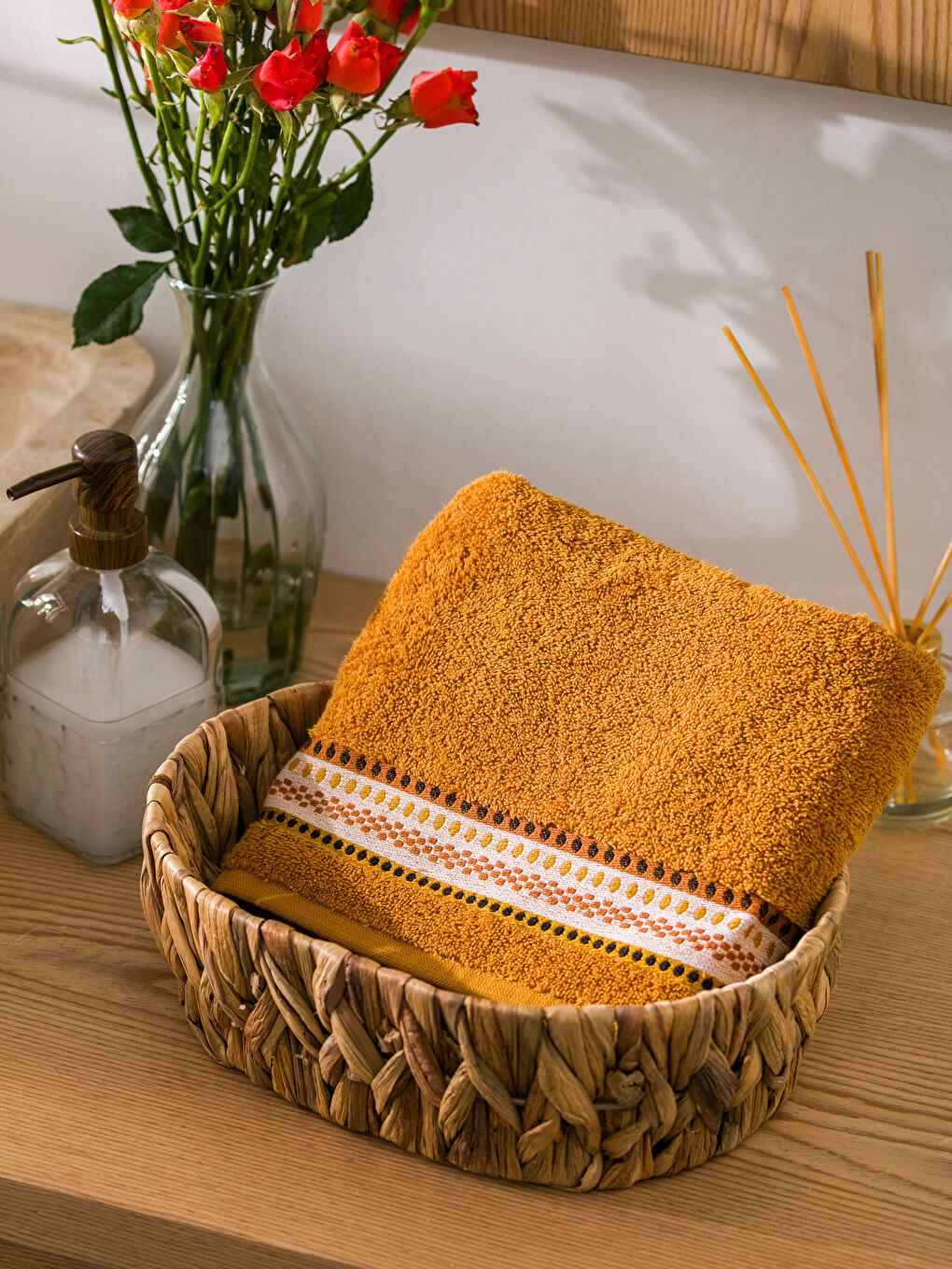 Embroidered Hand Towel 50x80 cm-1