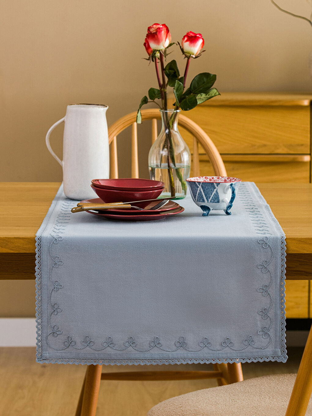 مفرش طاولة دانتيل مطرز 45x150 سم