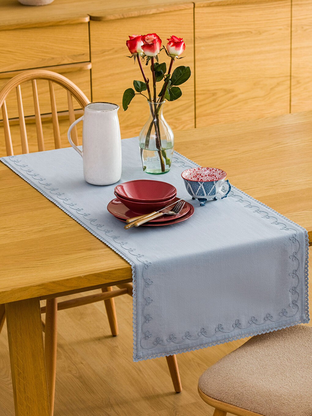 مفرش طاولة دانتيل مطرز 45x150 سم-1