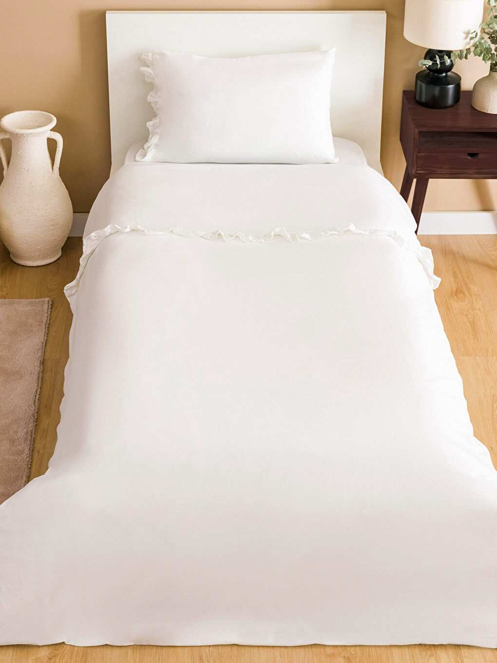 Beyaz Fırfır Detaylı Tek Kişilik Nevresim Seti-1