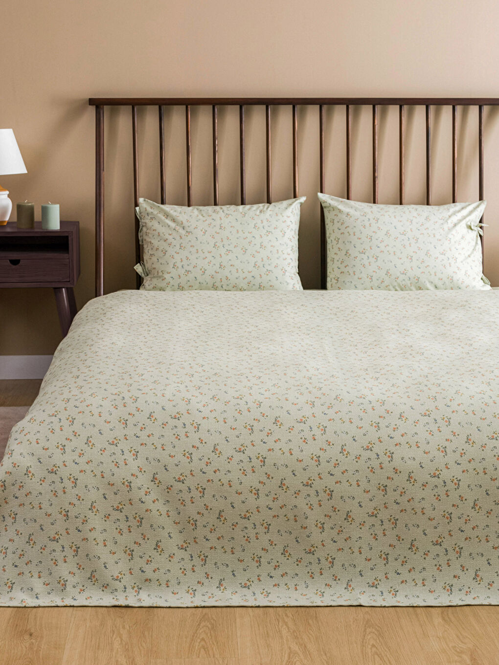 Karışık Çiçek Desenli Çift Kişilik Pike Takımı