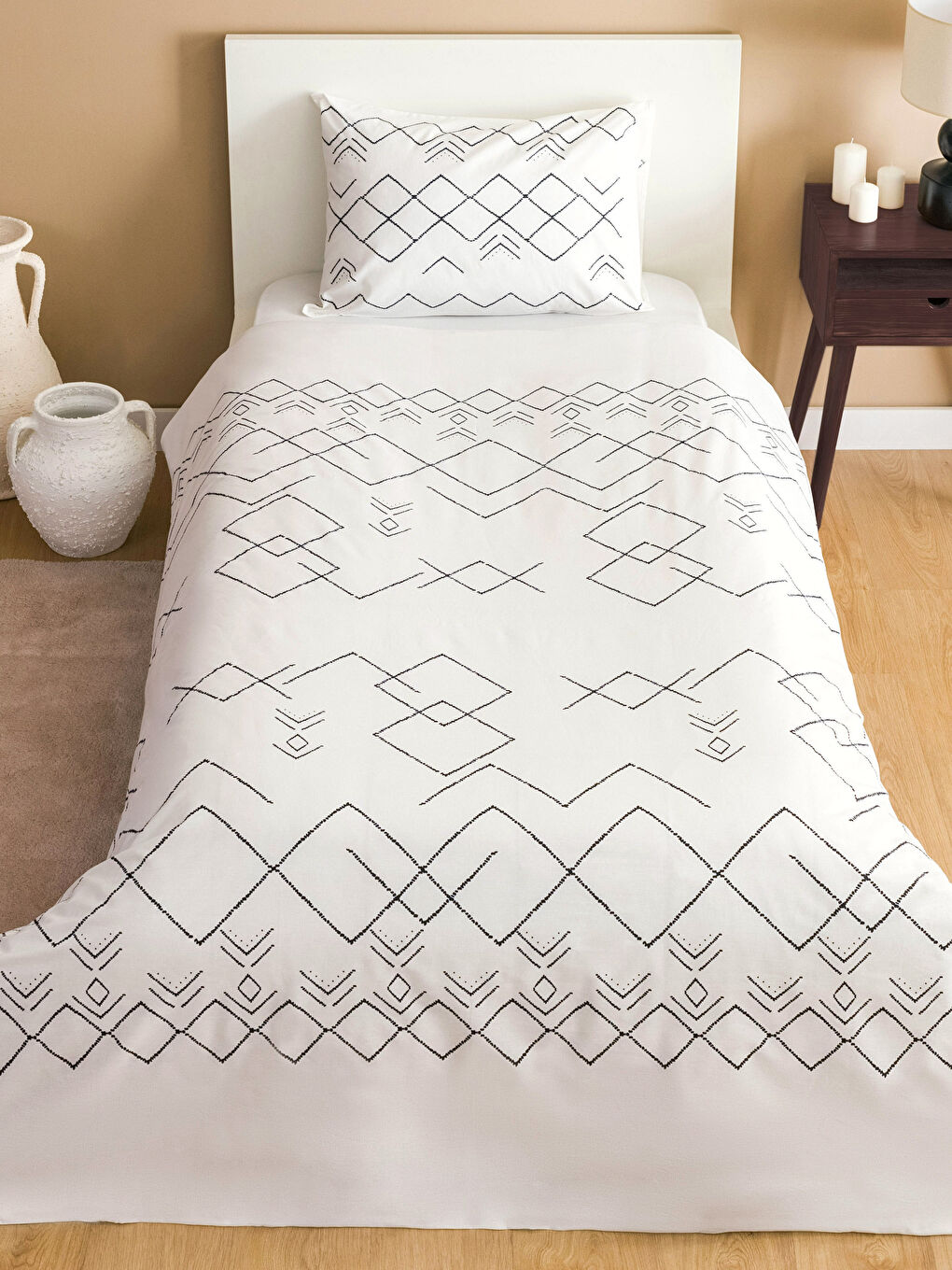 Siyah Etnik Desenli Pamuklu Tek Kişilik Nevresim Seti-1