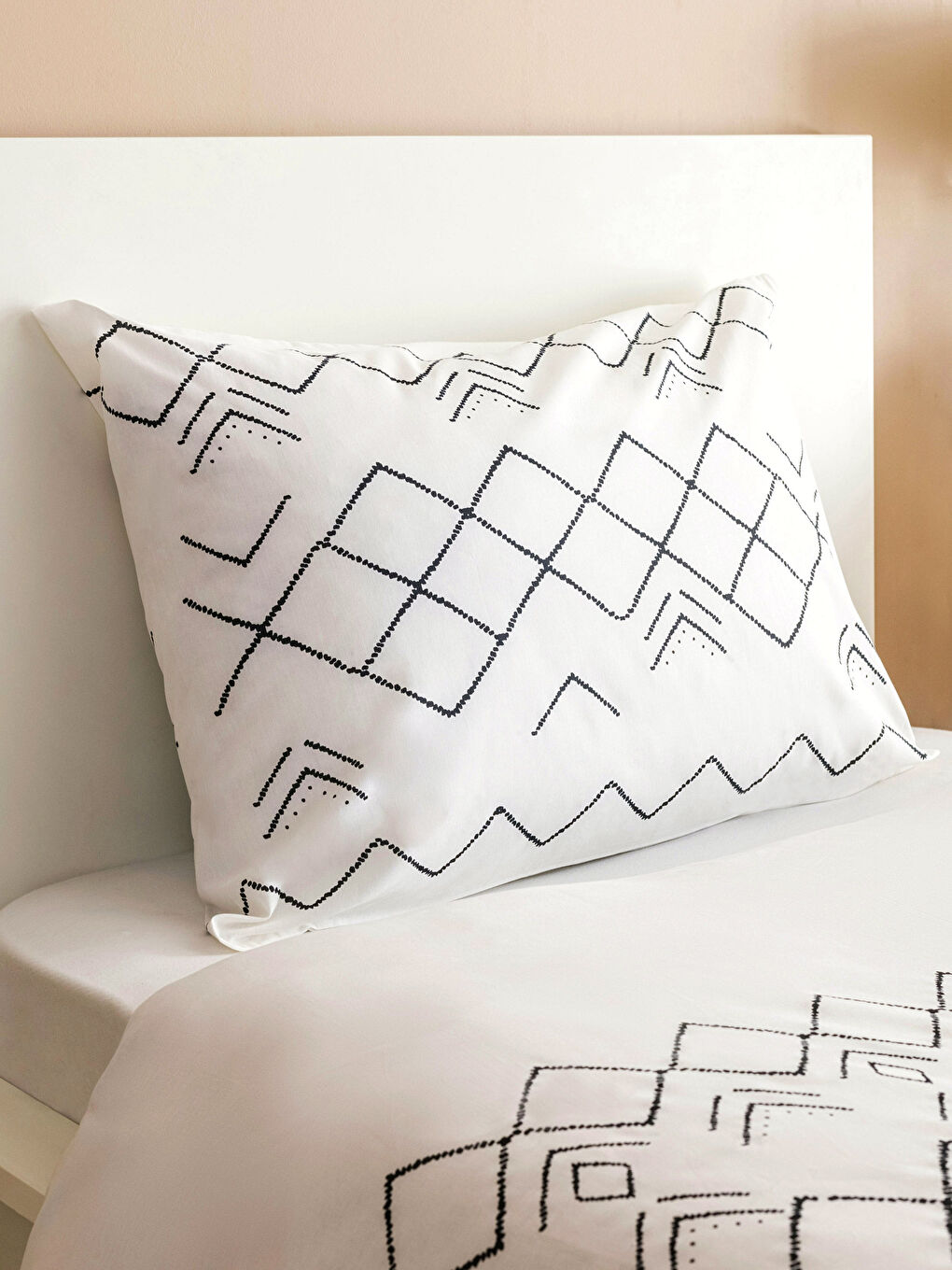 Siyah Etnik Desenli Pamuklu Tek Kişilik Nevresim Seti-2